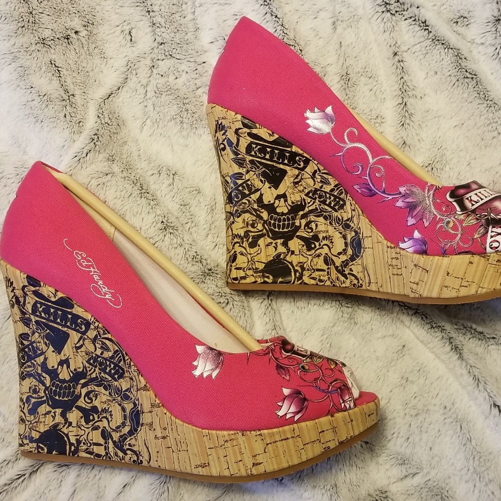 Ed hardy nib size 9 Casablanca wedge fushia